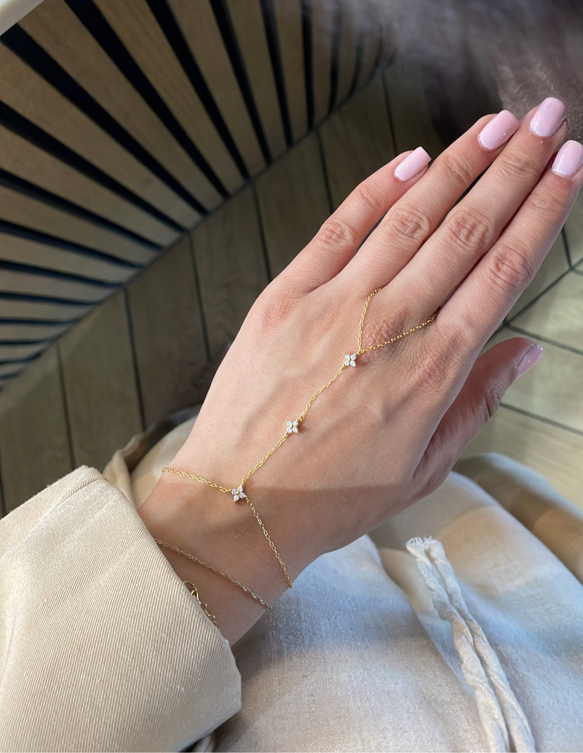 Flower hand chain 🫶🏽