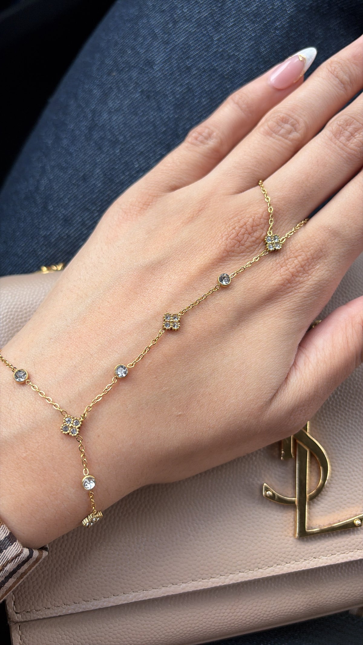 Clover hand chain