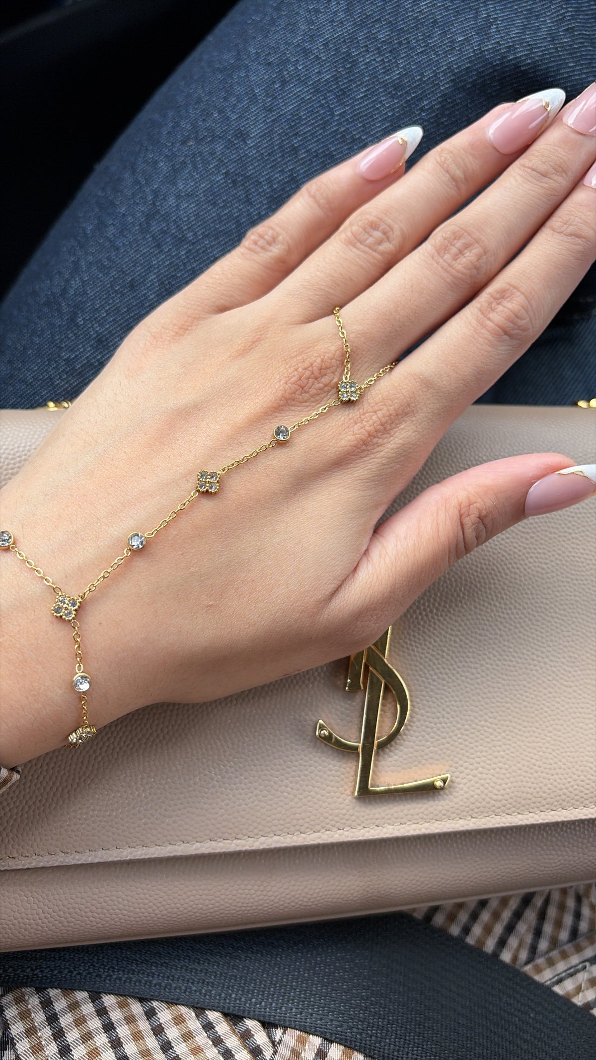 Clover hand chain